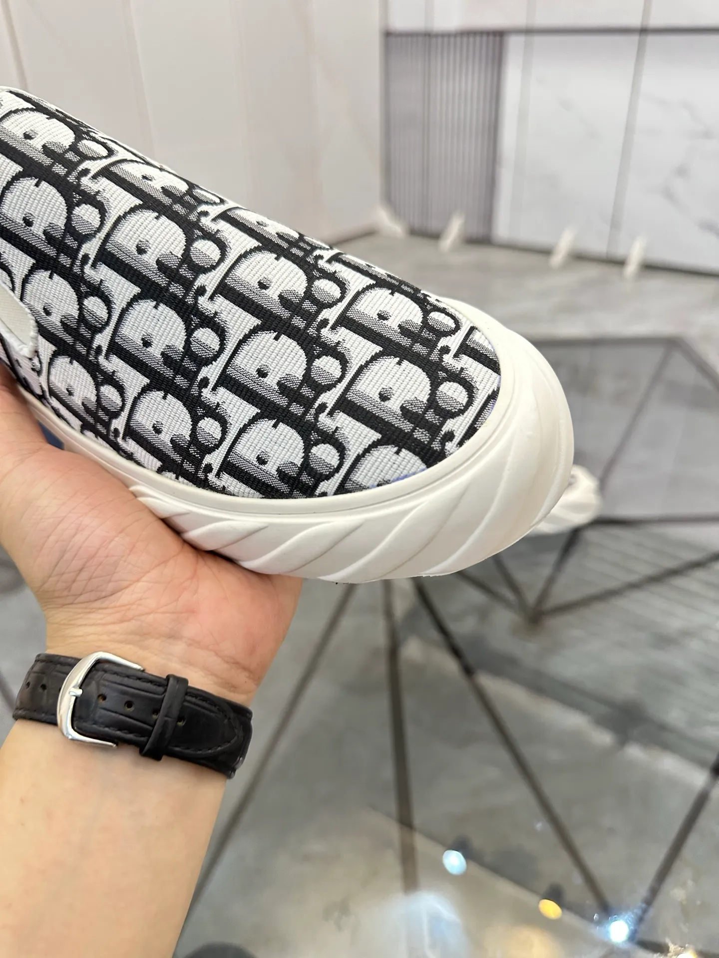 Men's shoes for sale 💰: 💰P380¥ Product trademark: Dior* "Dior*" slip-on shoes Regular size: 38-44 (can be customized to 45) Product materials: upper imported cowhide stitched with original fabric, sheepskin lining, original outsole. No.:6735